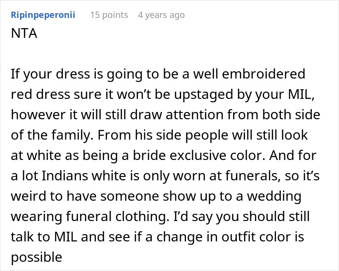 Woman Confused About Fiancé's Reaction To His Mom’s Dress For Their Wedding, He Comes To Explain Woman Confused About Fiancé's Reaction To His Mom’s Dress For Their Wedding, He Comes To Explain