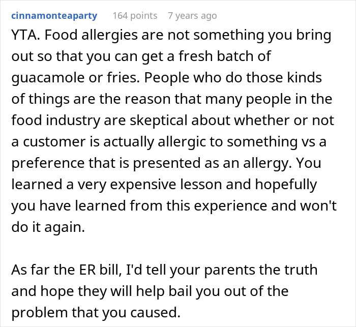 A Reddit comment stating that food allergies are not for getting fresh food and that lying about them causes skepticism in the restaurant industry, also mentioning the emergency room bill.