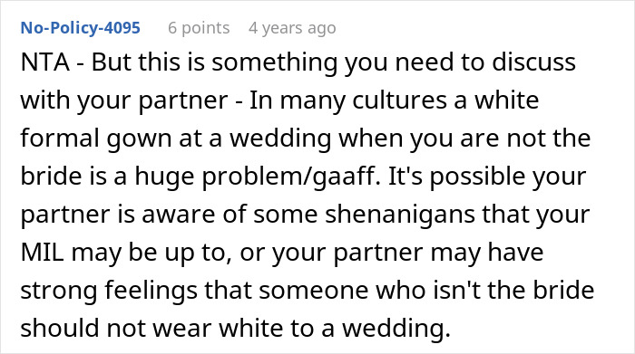 Woman Confused About Fiancé's Reaction To His Mom’s Dress For Their Wedding, He Comes To Explain Woman Confused About Fiancé's Reaction To His Mom’s Dress For Their Wedding, He Comes To Explain