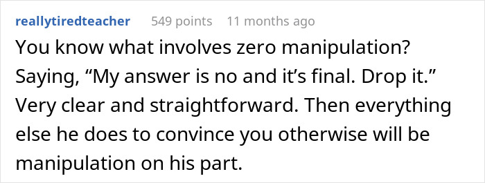 A Reddit comment advising the wife to say 'no' and that his attempts to convince her are manipulation, about a husband wanting to honor his mom.
