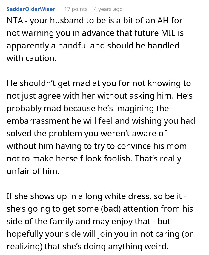 Woman Confused About Fiancé's Reaction To His Mom’s Dress For Their Wedding, He Comes To Explain Woman Confused About Fiancé's Reaction To His Mom’s Dress For Their Wedding, He Comes To Explain