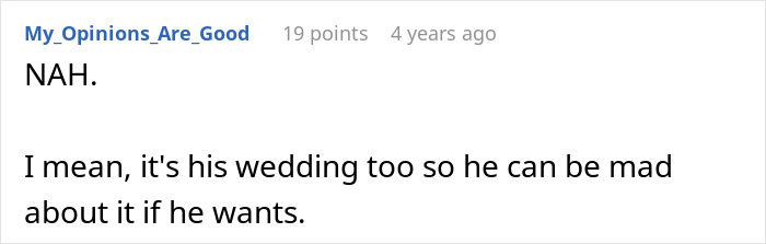 Woman Confused About Fiancé's Reaction To His Mom’s Dress For Their Wedding, He Comes To Explain Woman Confused About Fiancé's Reaction To His Mom’s Dress For Their Wedding, He Comes To Explain