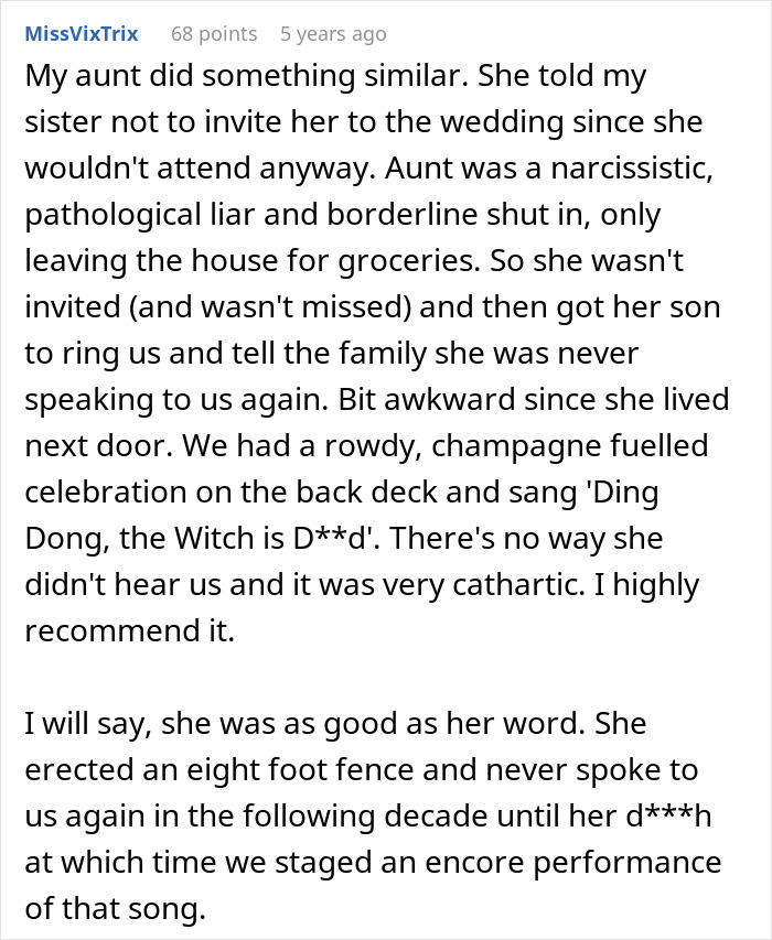 A social media comment by MissVixTrix describing her aunt choosing church over wedding and her family's reaction.