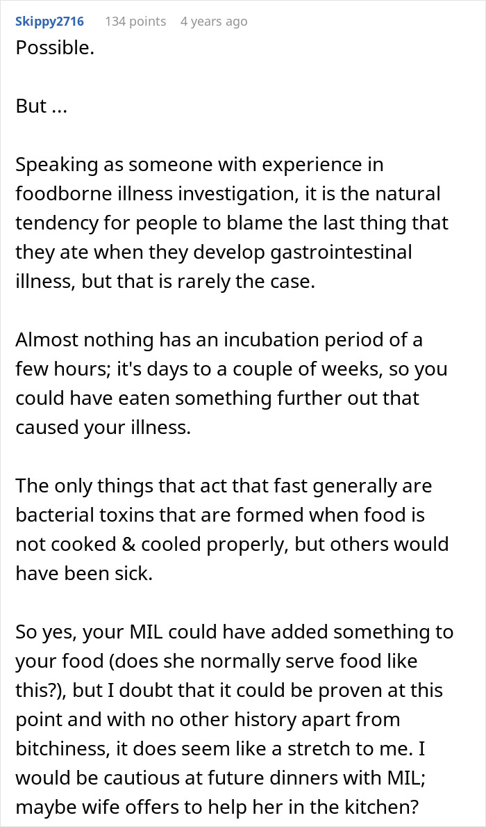A Reddit comment discussing the possibility of foodborne illness and the timing of getting violently sick.