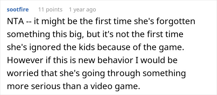 A screenshot of a comment about the woman's gaming problem and its impact on her children.