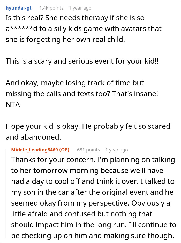 Further Reddit comments suggesting therapy for the wife's gaming problem and its impact on the child.
