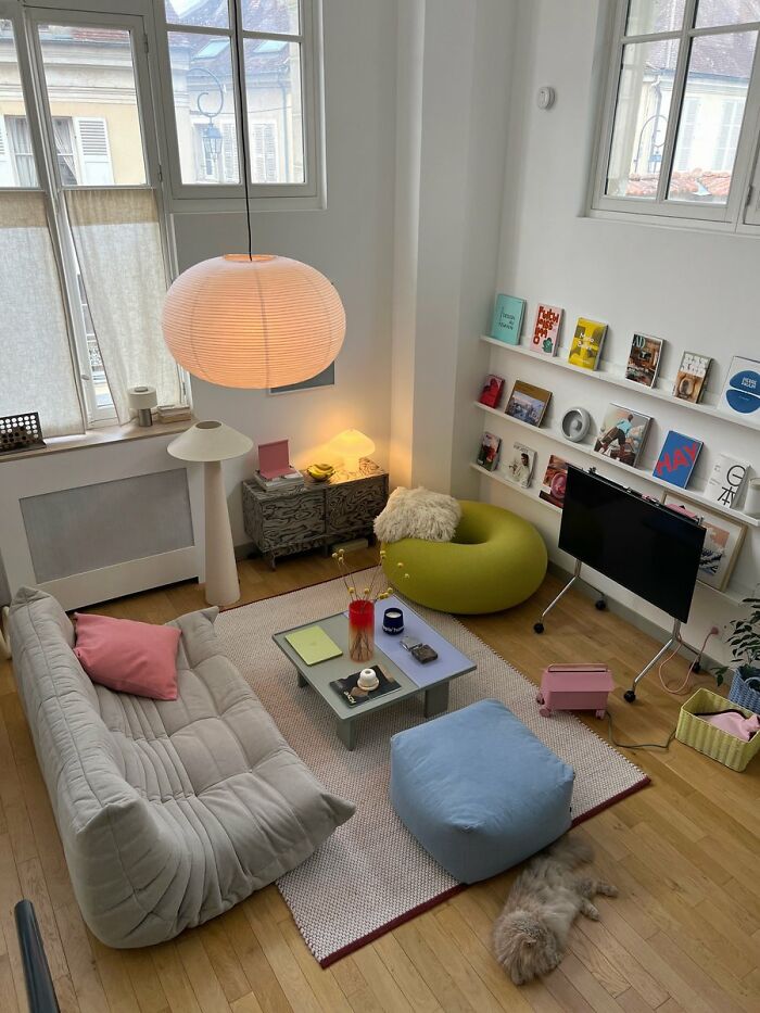Cozy living area with colorful furniture and eclectic interior design ideas