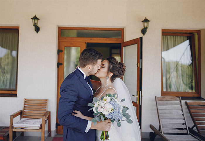 "Hell No": Friend’s Ridiculous Wedding Expectations Make People Opt Out Quick "Hell No": Friend’s Ridiculous Wedding Expectations Make People Opt Out Quick