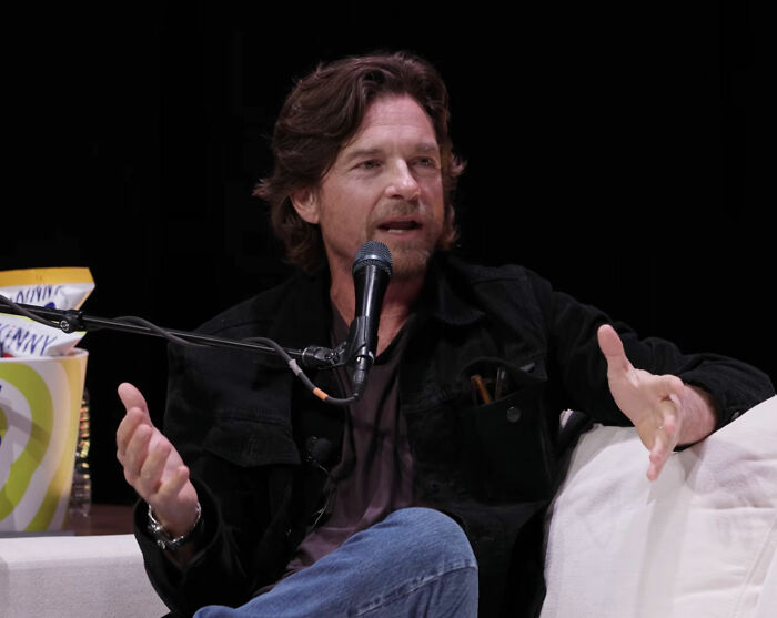 Jason Bateman speaking into a microphone, animated, on a podcast about Will Arnett and Amy Poehler. Jason Bateman speaking into a microphone, animated, on a podcast about Will Arnett and Amy Poehler.
