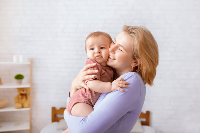 Mother holding baby girl, symbolizing parenting after man ghosts pregnant fiancée Mother holding baby girl, symbolizing parenting after man ghosts pregnant fiancée