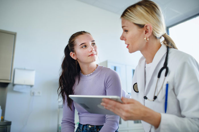 Nurse Dismisses 19YO's Symptoms And Sends Her Home, A Week Later, She Has Golf Ball-Sized Lump Nurse Dismisses 19YO's Symptoms And Sends Her Home, A Week Later, She Has Golf Ball-Sized Lump