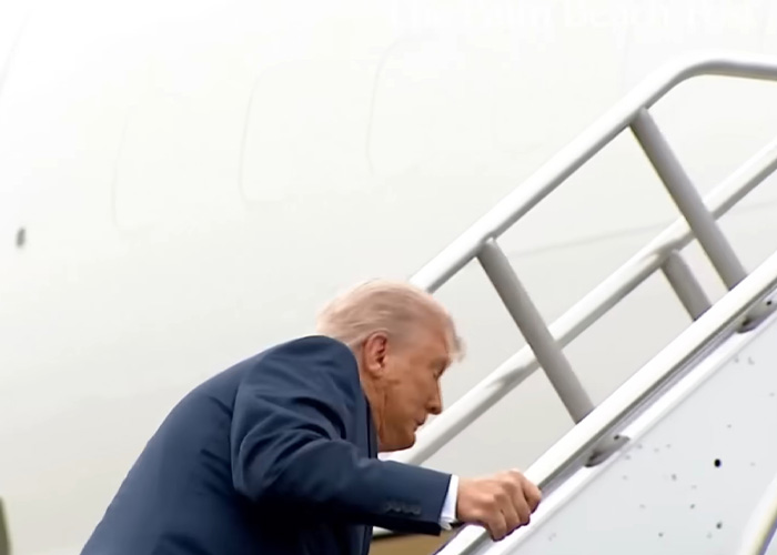 Donald Trump gaffe climbing the stairs of Air Force One.
