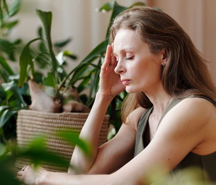 Entitled Mom Makes Crazy Demands, Shocked It Doesn't Work: "Do You Even Know Who I Am?"