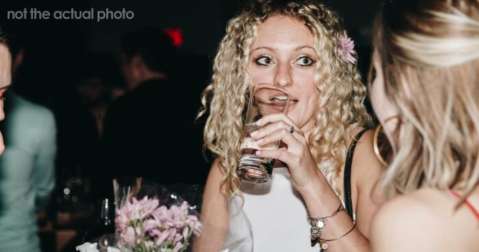 Woman Upset She Gets Ignored At Stepbrother’s Wedding When She Tried So Hard To Be The Center Of Attention