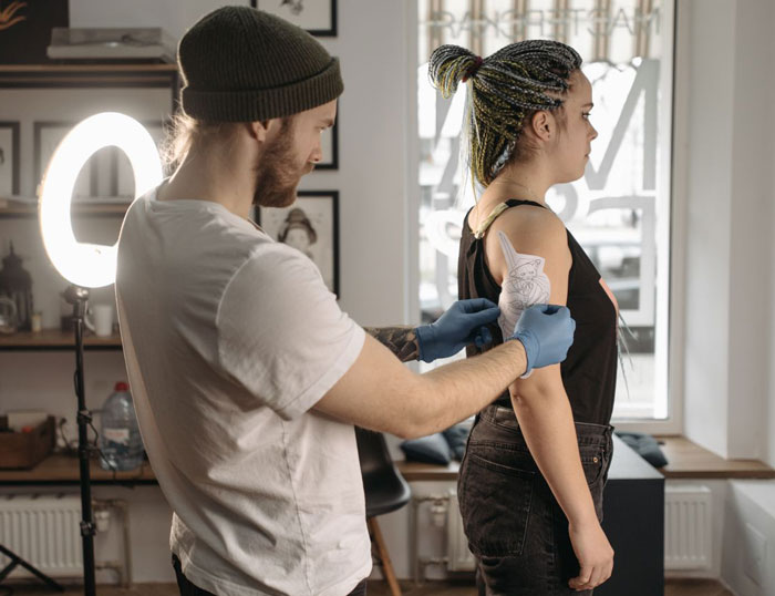Woman Claims Tattoo Artist Ruined Her Ink, But The Reason Why Leaves The Whole Shop Stunned