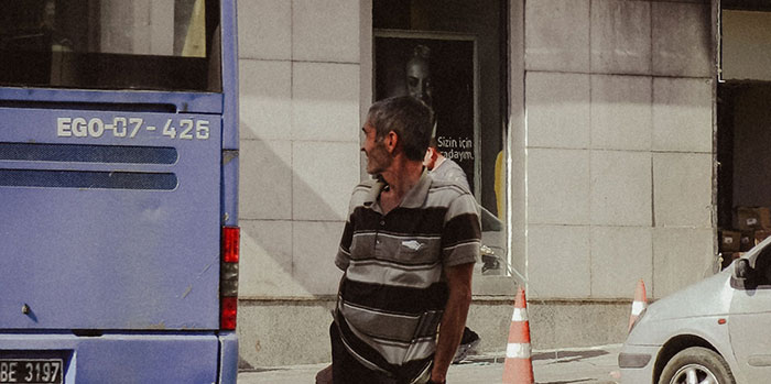 Public Courtesy: 59 Tiny Acts Of Politeness From Everyday Life