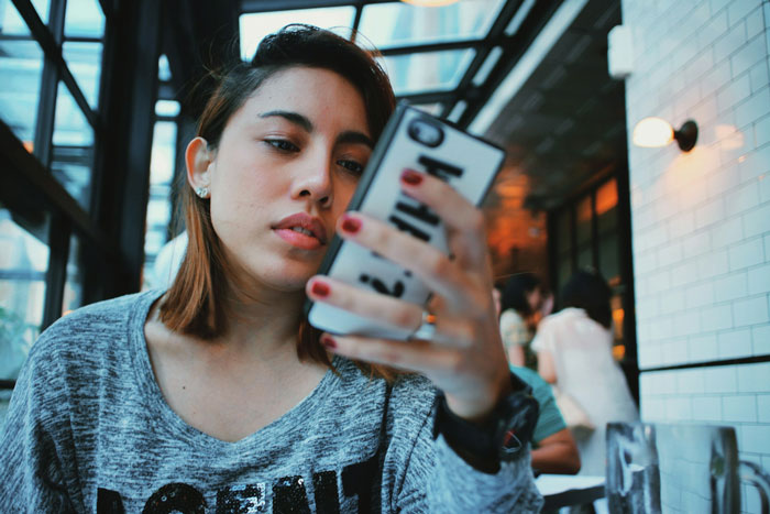 Woman Concerned As Fianc&eacute; Starts Acting Distant, Frantic After Finding Him On An Online Dating App