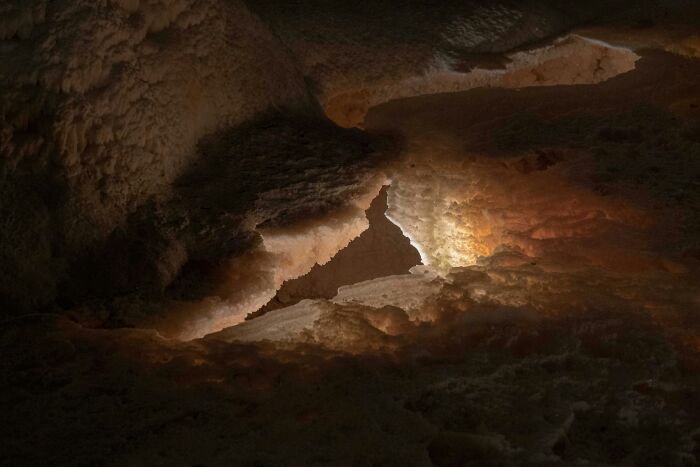 21 Terrifying Stories That Might Make You Never Go Underground Or Underwater
