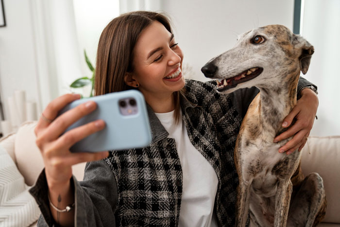 30YO Uses Woman’s Rescue Dog To Meet Men, Owner Uncomfortable Watching Pup Turn Into Dating Prop 30YO Uses Woman’s Rescue Dog To Meet Men, Owner Uncomfortable Watching Pup Turn Into Dating Prop