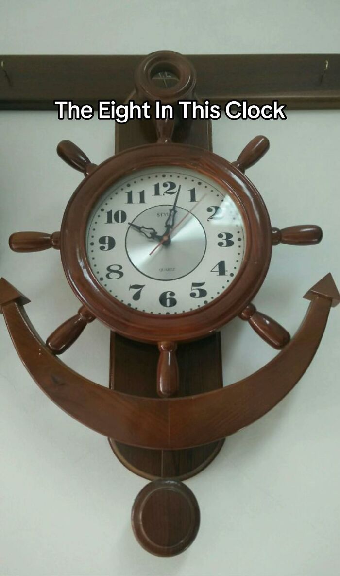 A hilariously bad design fail of a clock where the number 8 is noticeably smaller and out of proportion with the other numbers.