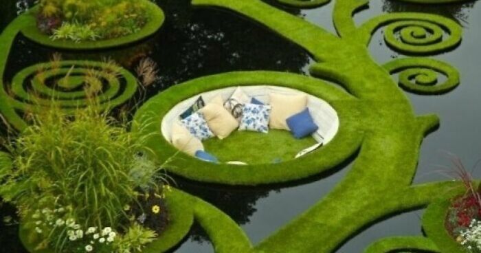 67 Couches That Would Make Any Interior Designer Want To Lie Down, But Not On Them
