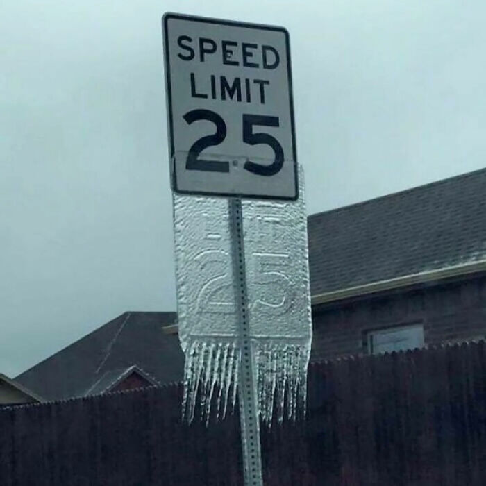 A speed limit 25 sign covered in ice and icicles, a photo that became a legend of the internet.