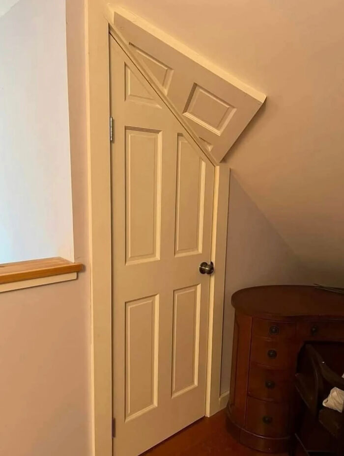 A door with a slanted top built into an attic, a great photo that became a legend of the internet.