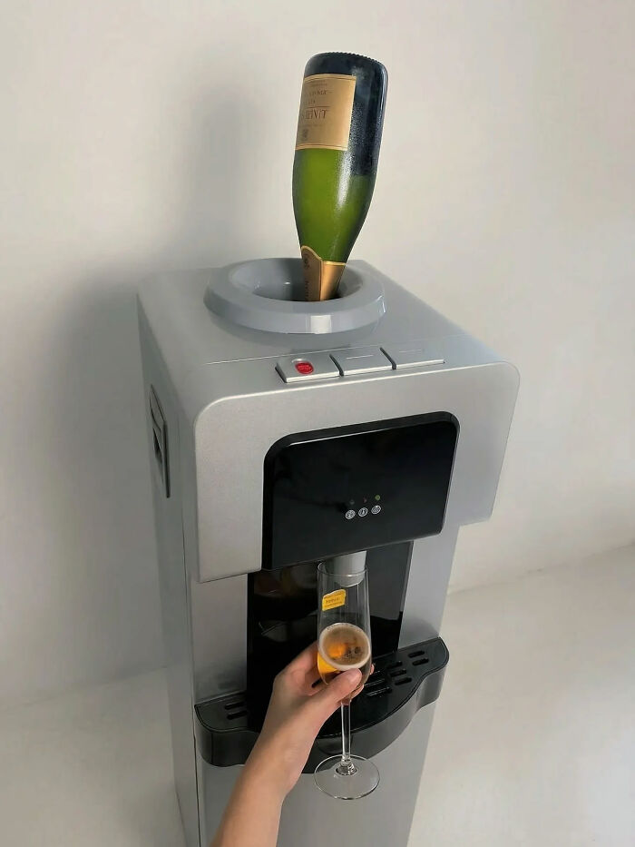 A champagne bottle upside down in a water cooler, filling a glass, a great photo that became a legend.