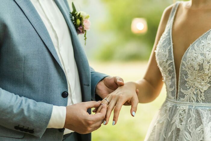 77 Wedding Guest Horror Stories That Left Couples Speechless