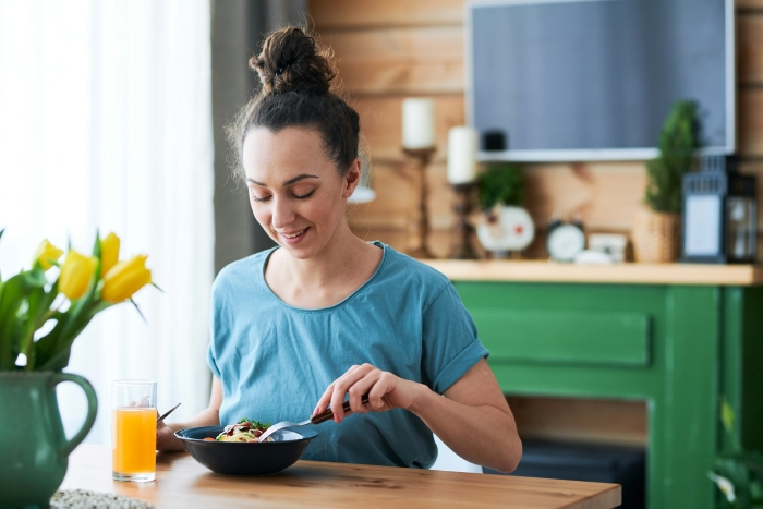 Woman Calls The Police After Learning What Her Sister Served For Lunch Woman Calls The Police After Learning What Her Sister Served For Lunch