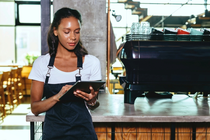 Entitled Army Wife Pulls The &ldquo;Don&rsquo;t You Know Who I AM?&rdquo; Card On A Waitress, Gets A Humbling Reality Check