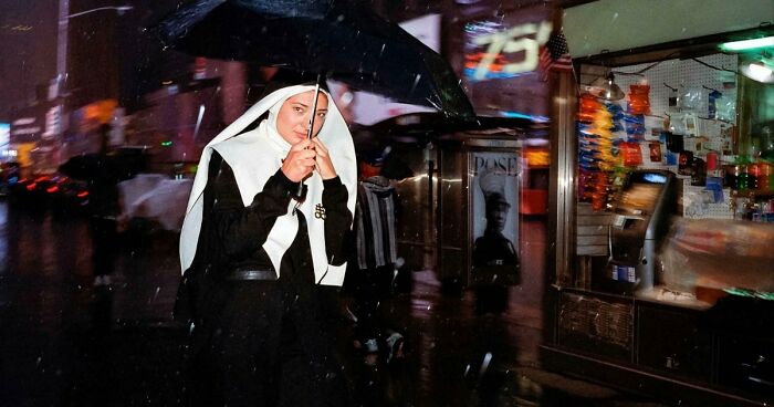 63 Real And Charming Photos That Captured Special And Mundane Moments Of The Past Decades