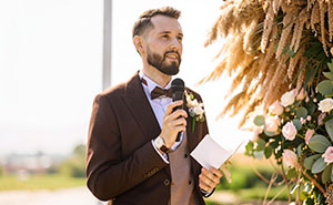 Groom Passes Out Envelopes During His Wedding Speech, The Contents Empty The Room In Thirty Seconds