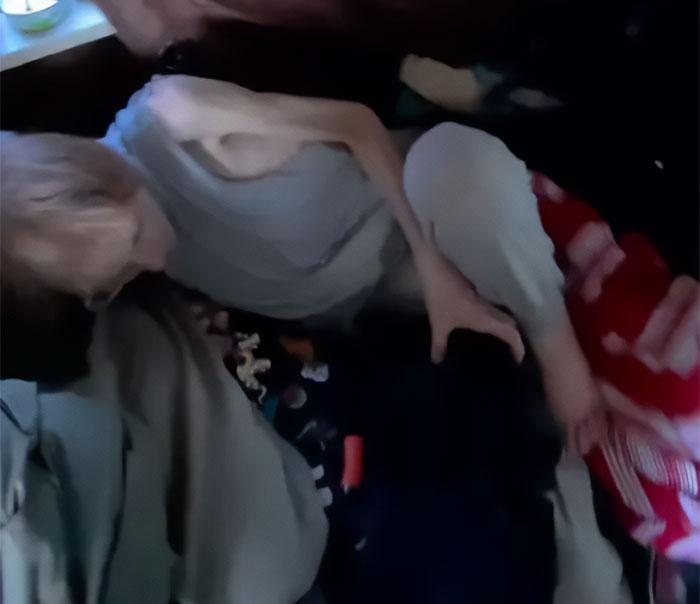 Harrowing video of actress Daveigh Chase on Skid Row, appearing to be in a tragic passing state. Harrowing video of actress Daveigh Chase on Skid Row, appearing to be in a tragic passing state.