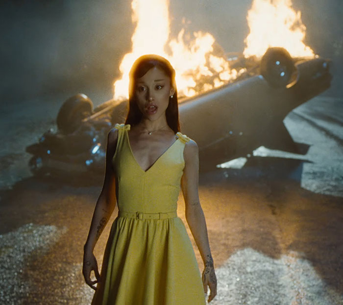 "I’m Sorry But This Is Concerning": Ariana Grande’s Latest Video Sparks Unease As Fans Spot Strange Detail "I’m Sorry But This Is Concerning": Ariana Grande’s Latest Video Sparks Unease As Fans Spot Strange Detail