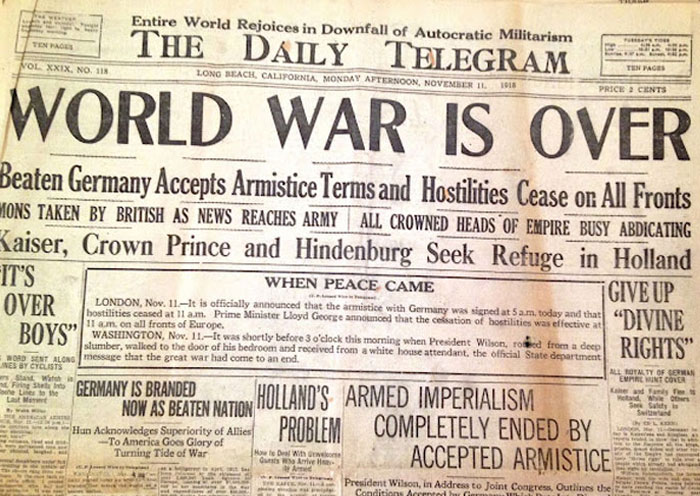 “Men Walk On Moon”: 57 Historical Newspaper Headlines And Photos That Ended Up On The Front Pages