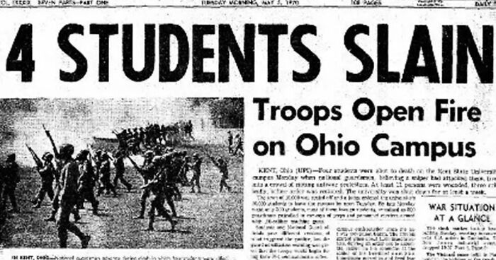“Men Walk On Moon”: 57 Historical Newspaper Headlines And Photos That Ended Up On The Front Pages