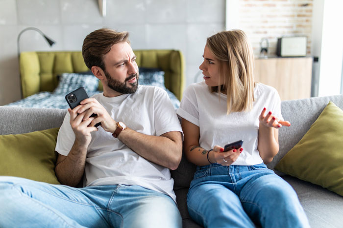 Hubby And Wife&rsquo;s Sis Text Privately And Spend Time Alone, Wife Gets Called Jealous For Speaking Up