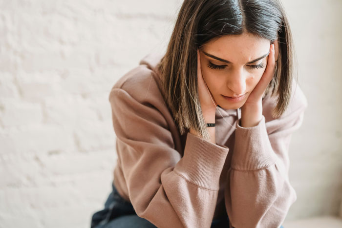 Hubby And Wife&rsquo;s Sis Text Privately And Spend Time Alone, Wife Gets Called Jealous For Speaking Up