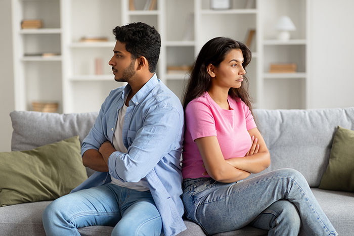 Wife Discovers Hubby's Secret Calls With His Ex, Finally Understands Why She Always Feels Invisible Wife Discovers Hubby's Secret Calls With His Ex, Finally Understands Why She Always Feels Invisible