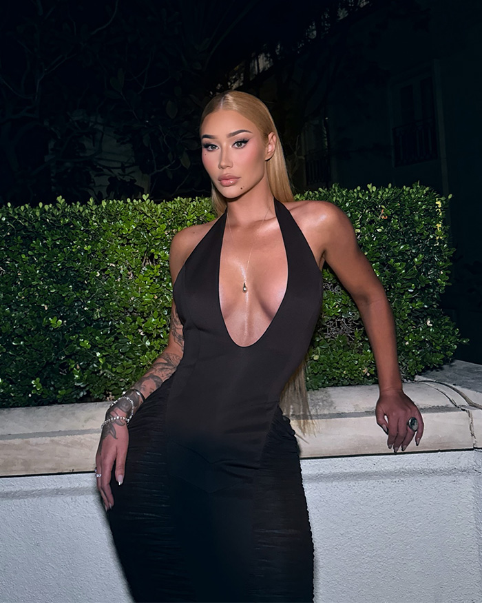 Iggy Azalea dressed in black evening gown posing outdoors at night Iggy Azalea dressed in black evening gown posing outdoors at night