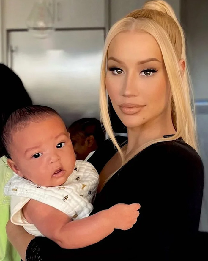 Iggy Azalea holding her baby son in a home setting Iggy Azalea holding her baby son in a home setting
