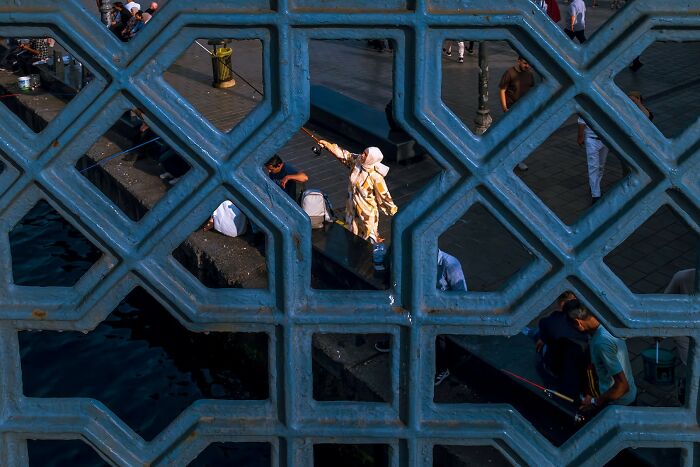 80 Street Photos By Dan Morris That Capture Cities From Perspectives Most People Miss
