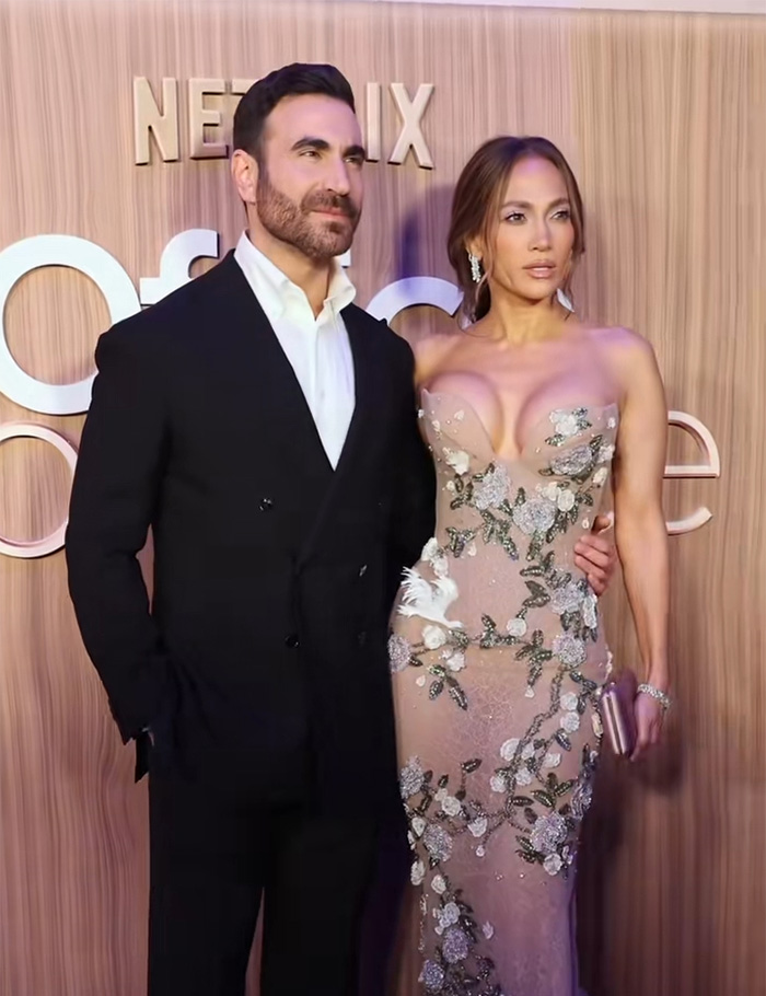 Jennifer Lopez and Brett Goldstein posing at Office Romance premiere Jennifer Lopez and Brett Goldstein posing at Office Romance premiere