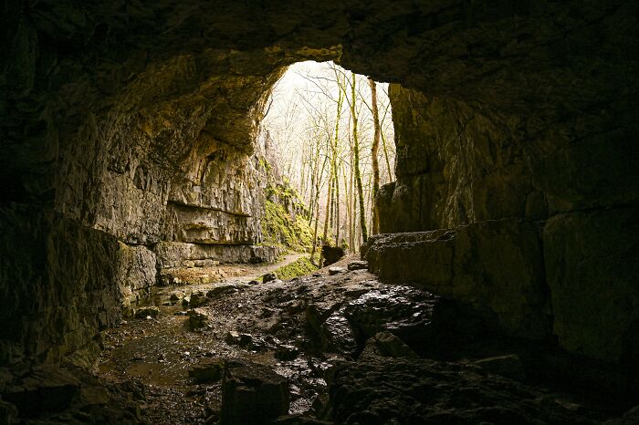 21 Terrifying Stories That Might Make You Never Go Underground Or Underwater