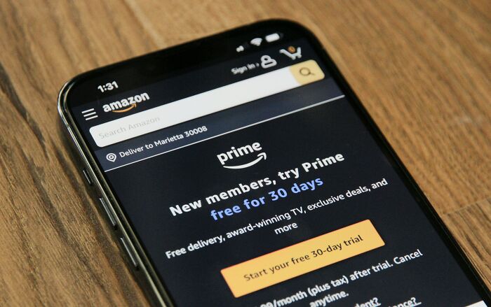 Smartphone screen showing Amazon Prime 30-day free trial