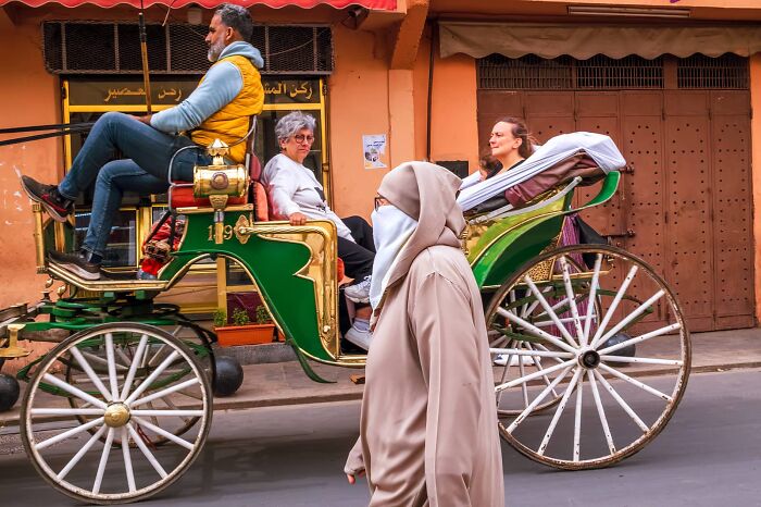 80 Street Photos By Dan Morris That Capture Cities From Perspectives Most People Miss