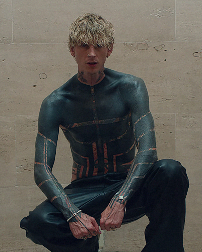 Machine Gun Kelly Reveals Frightening Side Effects Of Covering Body In Tattoo Ink, Doctors Unveil The Dangers Machine Gun Kelly Reveals Frightening Side Effects Of Covering Body In Tattoo Ink, Doctors Unveil The Dangers