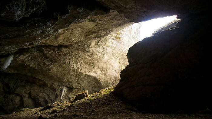 21 Terrifying Stories That Might Make You Never Go Underground Or Underwater