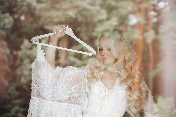 Mom Steals Bride's Wedding Dress, Has The Nerve To Lie When It's Literally Lying In Her House